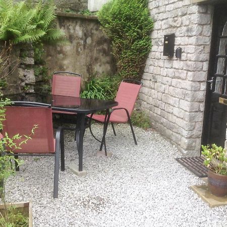 1A Market Square Tideswell Bagian luar foto