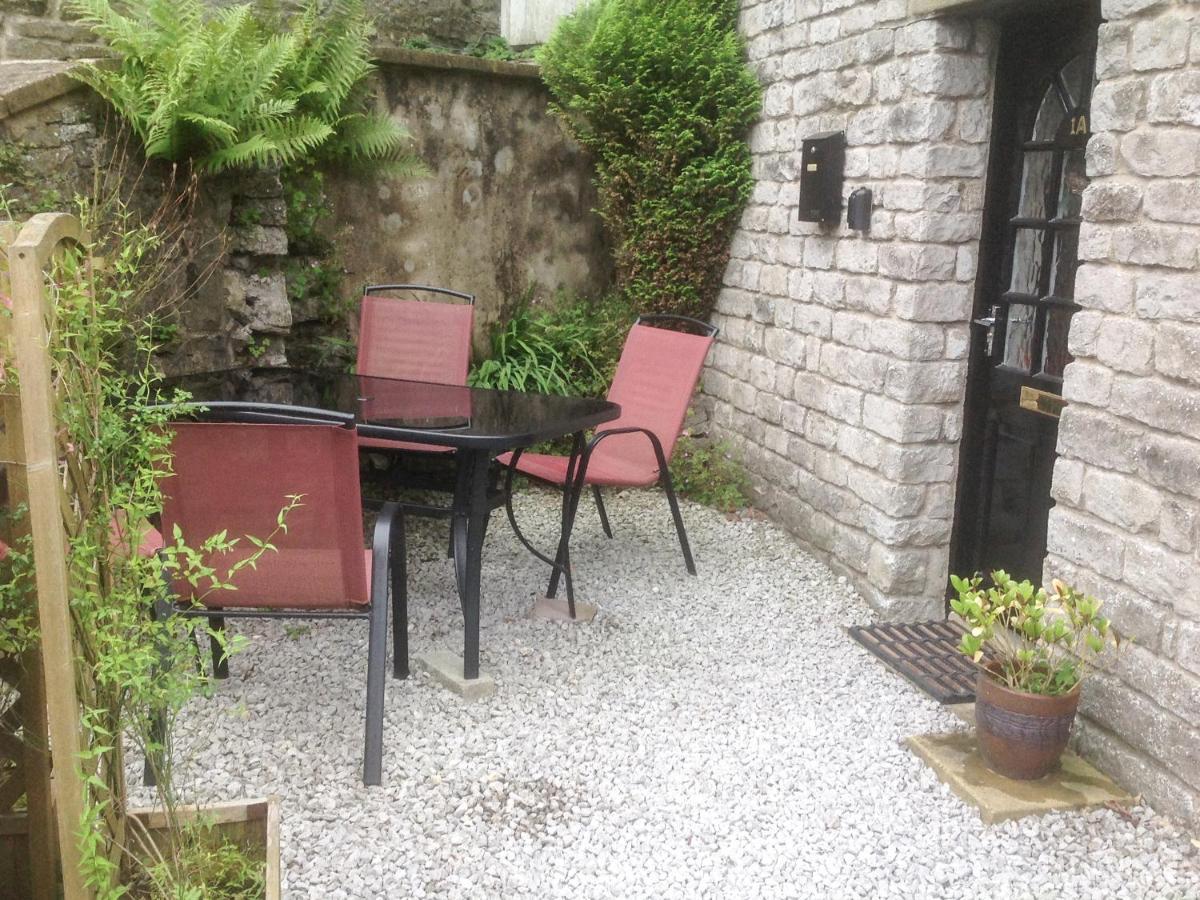 1A Market Square Tideswell Bagian luar foto