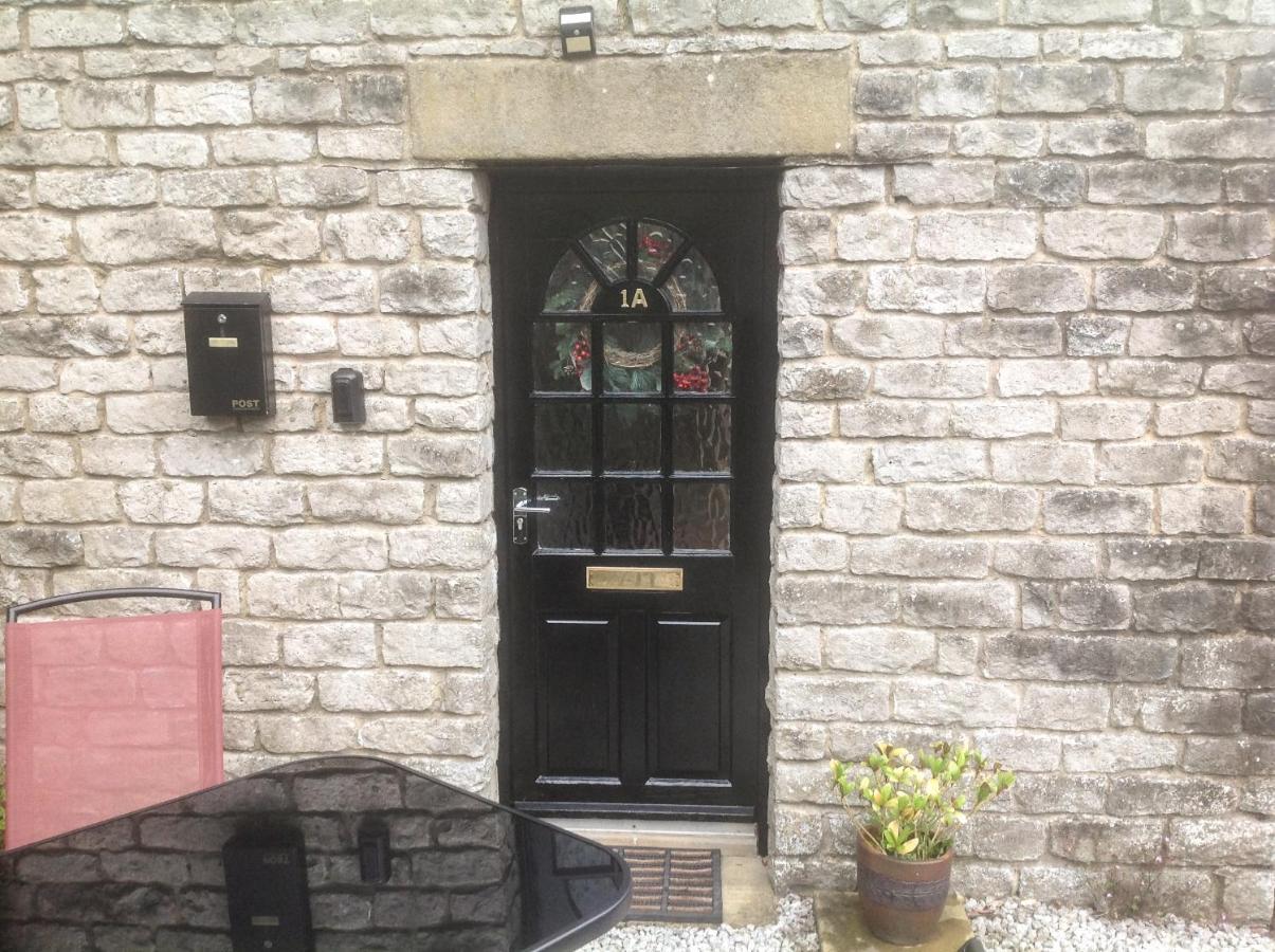 1A Market Square Tideswell Bagian luar foto