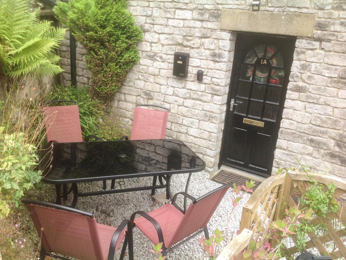1A Market Square Tideswell Bagian luar foto